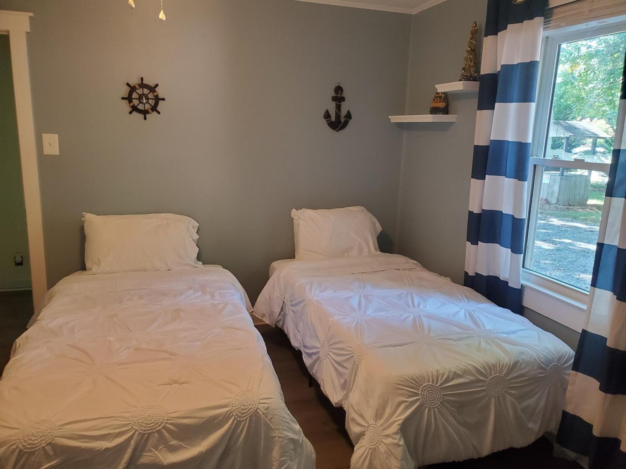 Private Single Level Standalone House Large Lot - 3 Bedrooms Charlotte Exteriör bild